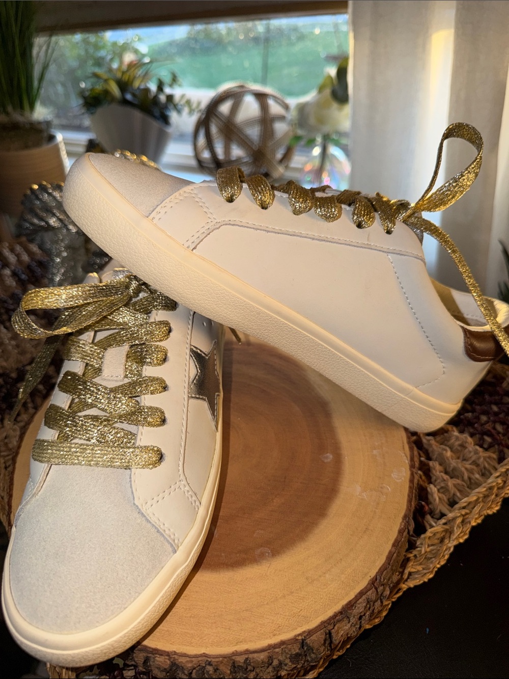 TITLE:
Vintage Havana White Leather Sneakers Gold Laces Tan Heel Women’s 6